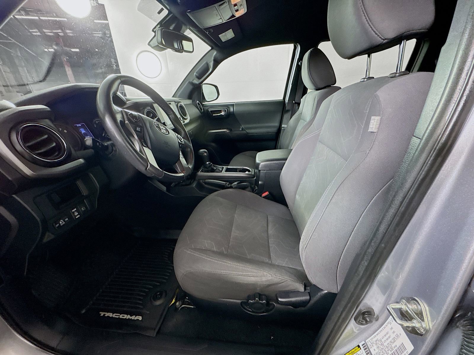 Certified 2019 Toyota Tacoma TRD Sport w/ Technology Package AWD/4WD image 17