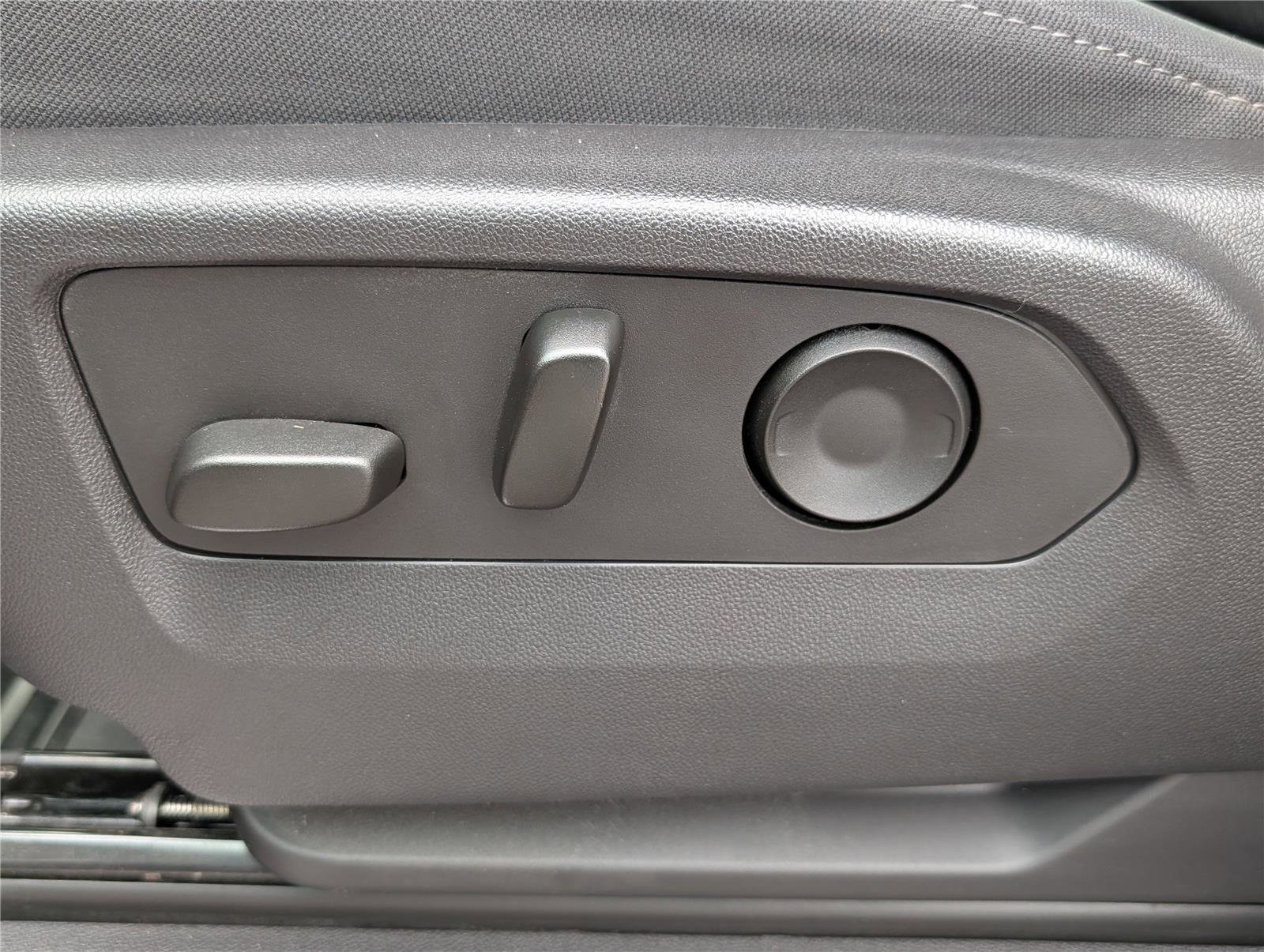 Used 2023 Chevrolet Silverado 1500 LT image 19