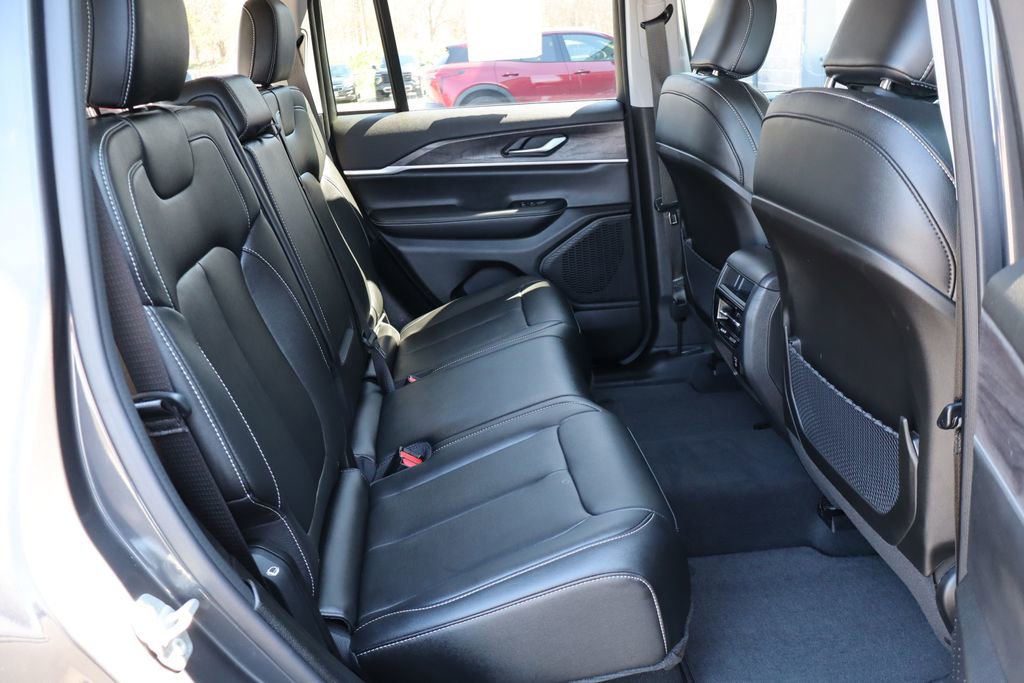 Used 2023 Jeep Grand Cherokee Limited image 41