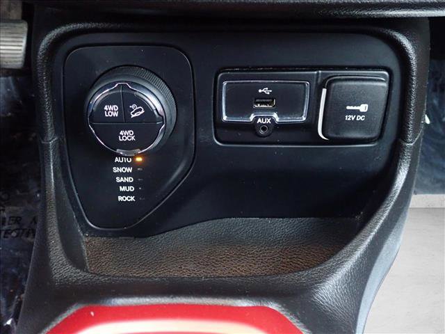 Used 2017 Jeep Renegade Trailhawk AWD/4WD image 19