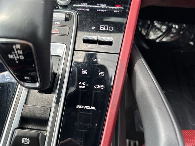 Used 2019 Porsche Cayenne image 32