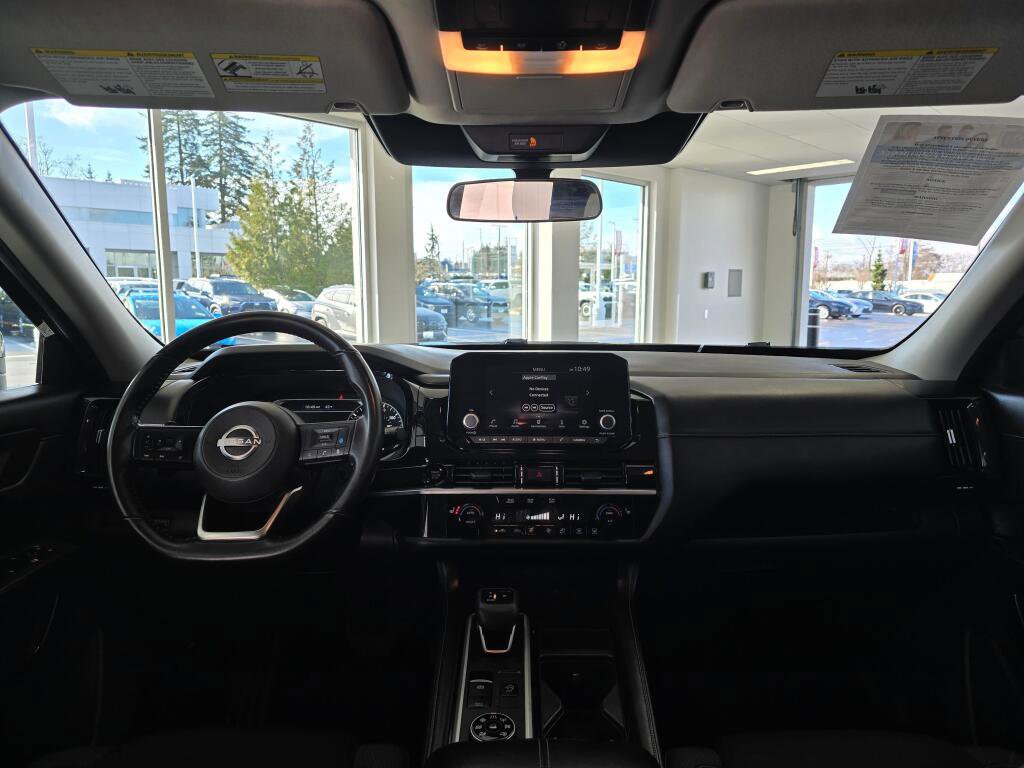 Used 2025 Nissan Pathfinder SV image 24