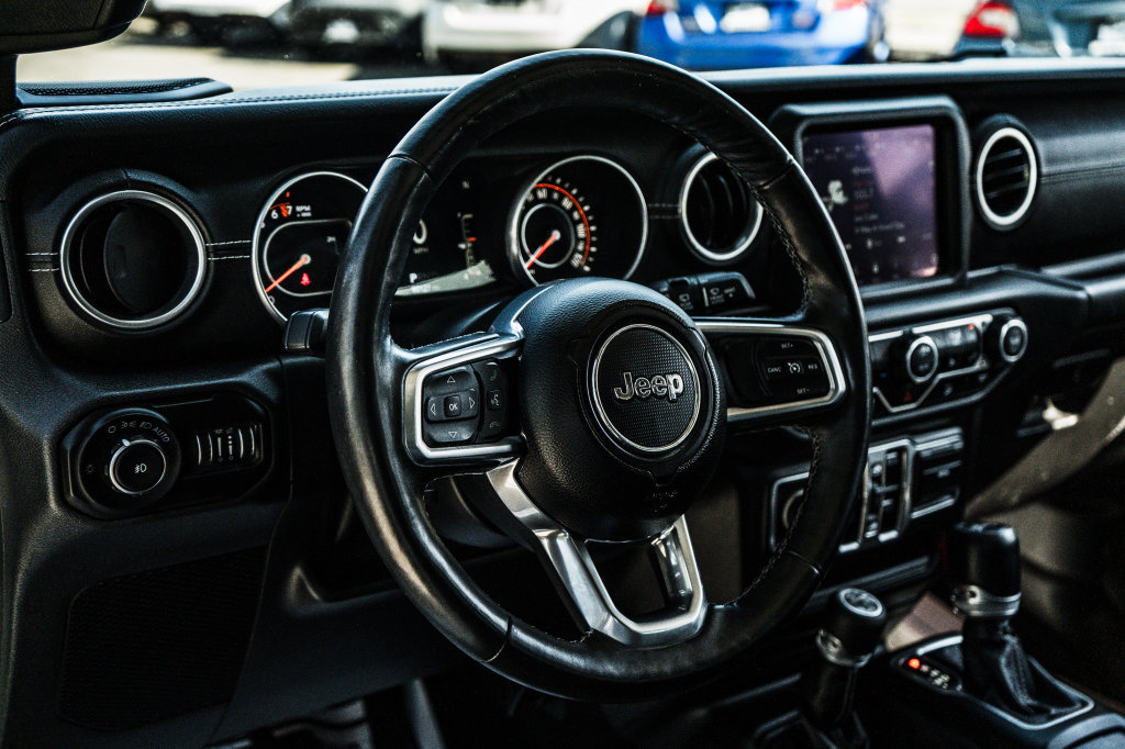 Used 2018 Jeep Wrangler Unlimited Sahara w/ Uconnect 4C Nav & Sound Group AWD/4WD image 25