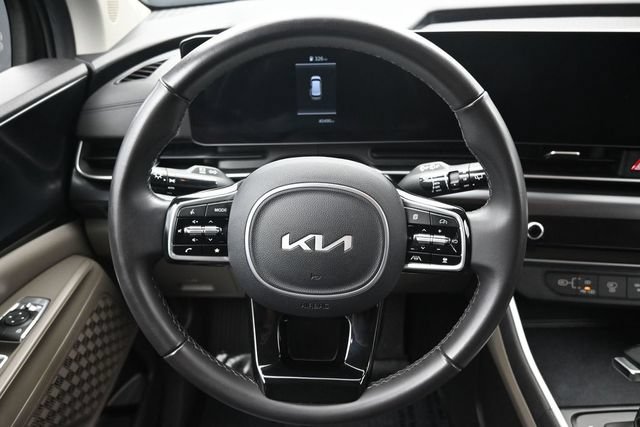 Used 2025 Kia Carnival FWD image 15