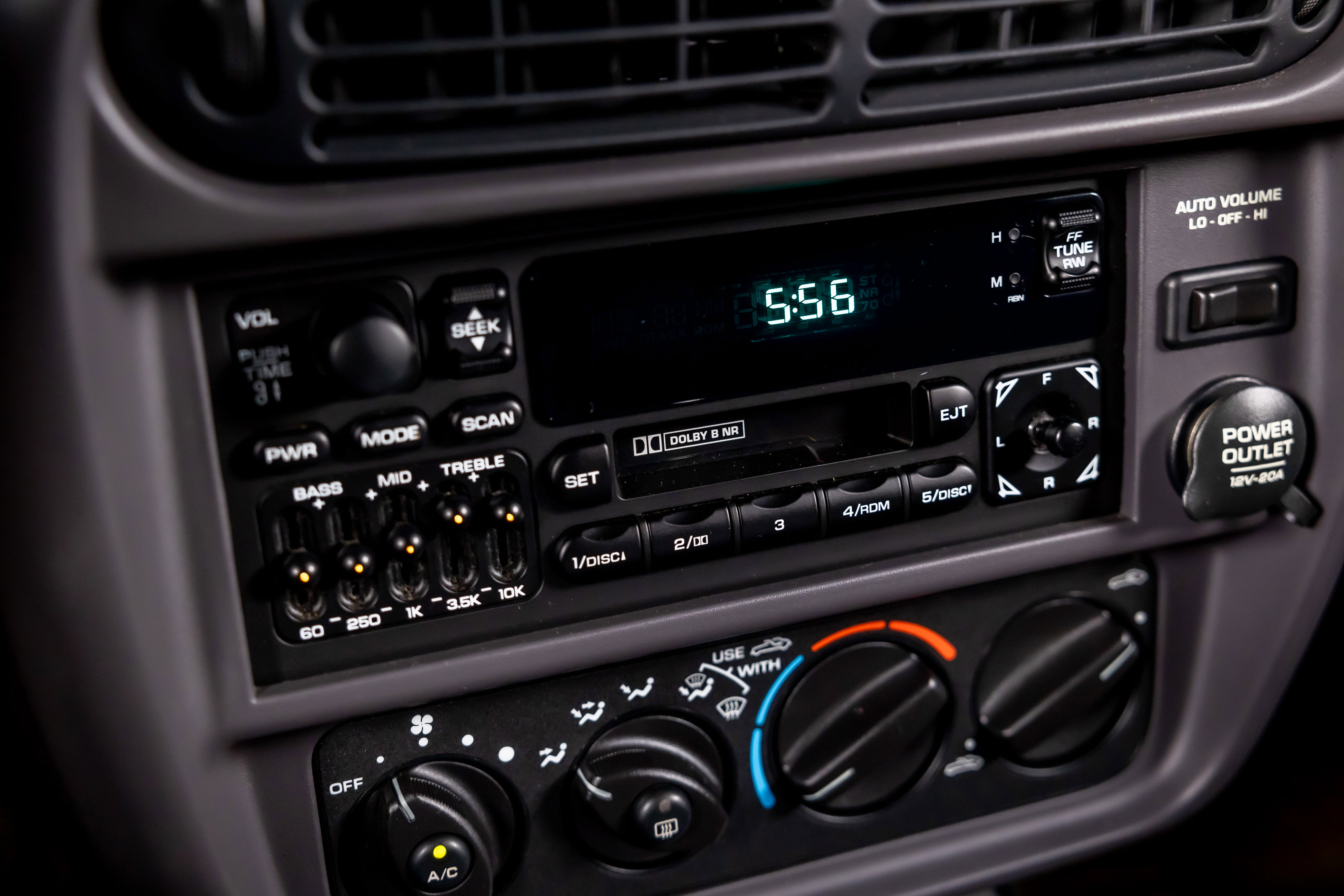 Used 2001 Chrysler Prowler image 22