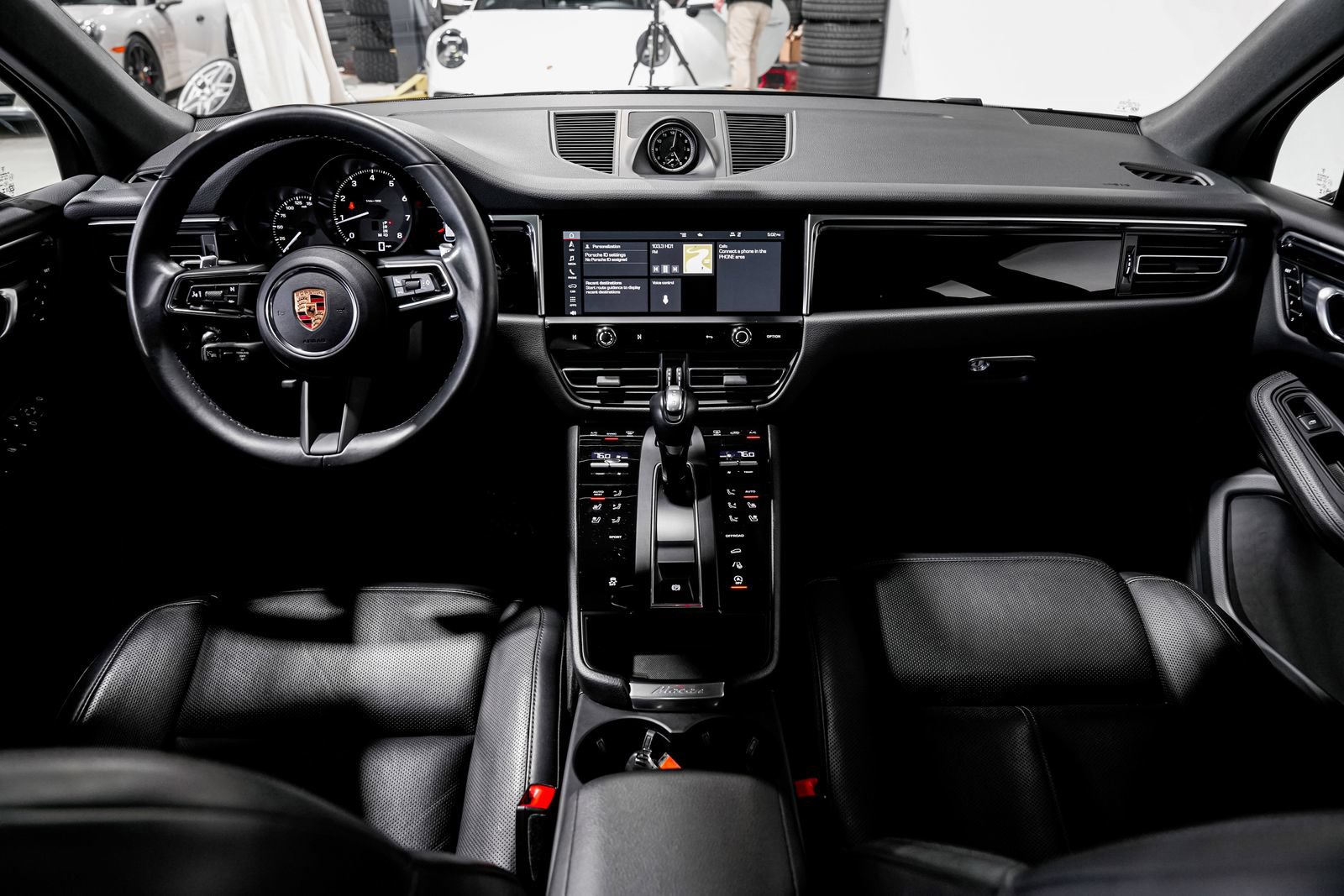 Used 2024 Porsche Macan AWD/4WD image 15