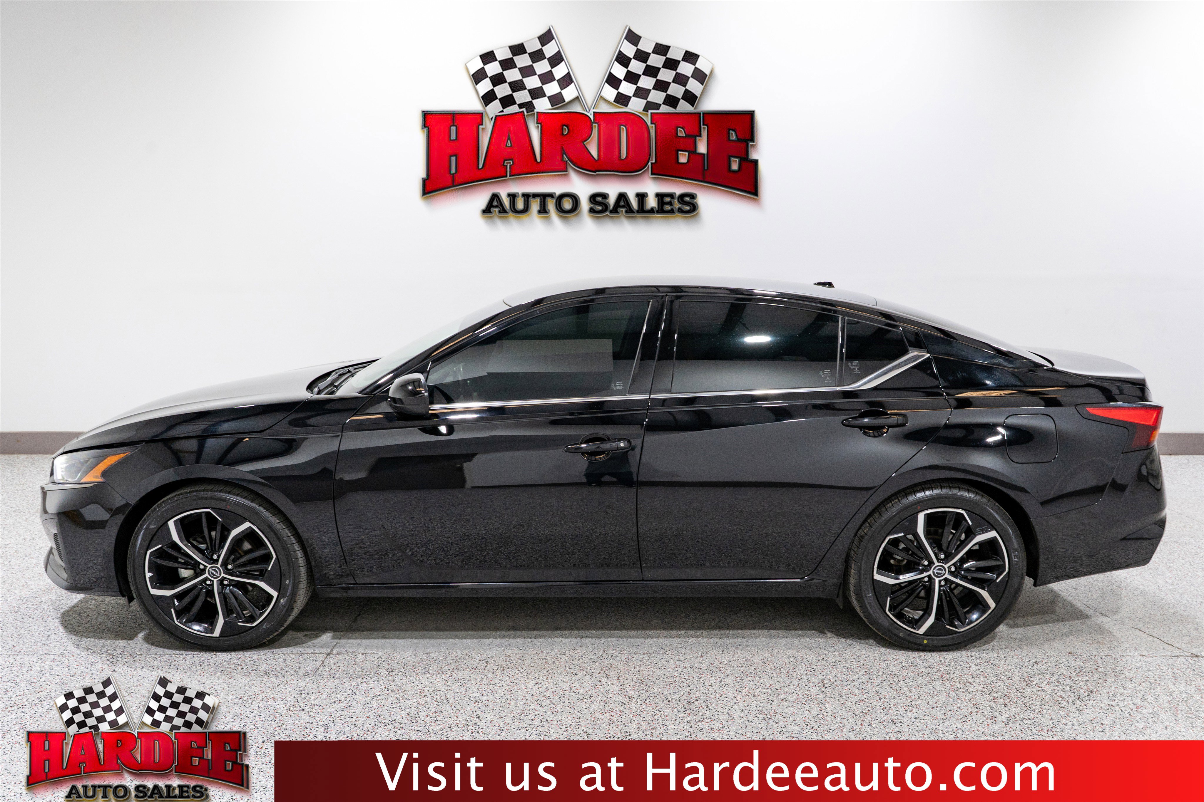 Used 2025 Nissan Altima 2.5 SR image 1