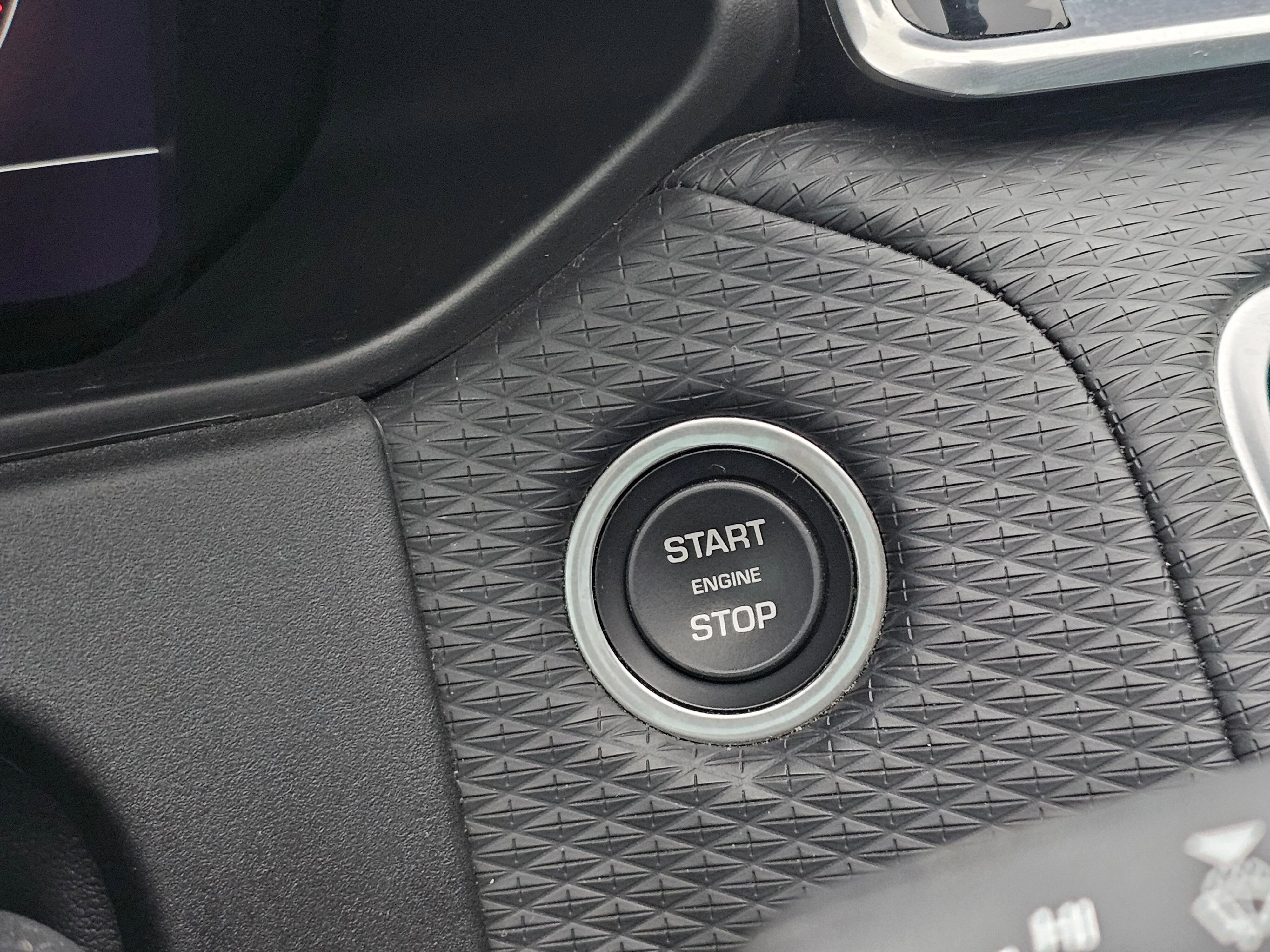 Used 2019 Land Rover Range Rover Velar R-Dynamic SE image 31