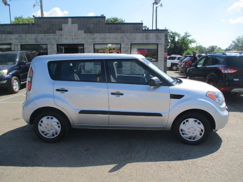Used 2011 Kia Soul FWD image 2