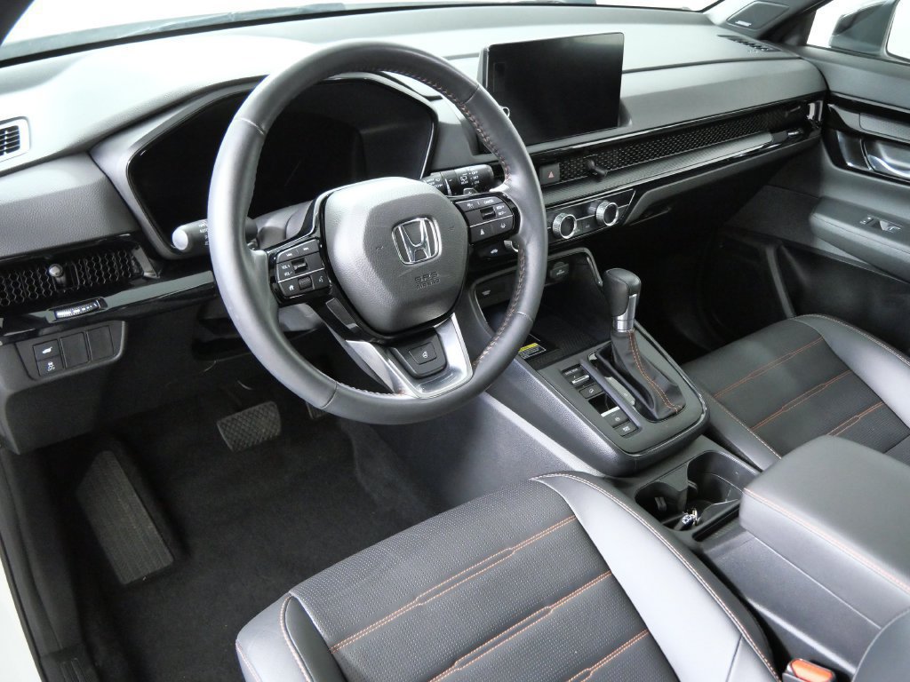 Used 2023 Honda CR-V Sport Touring image 3