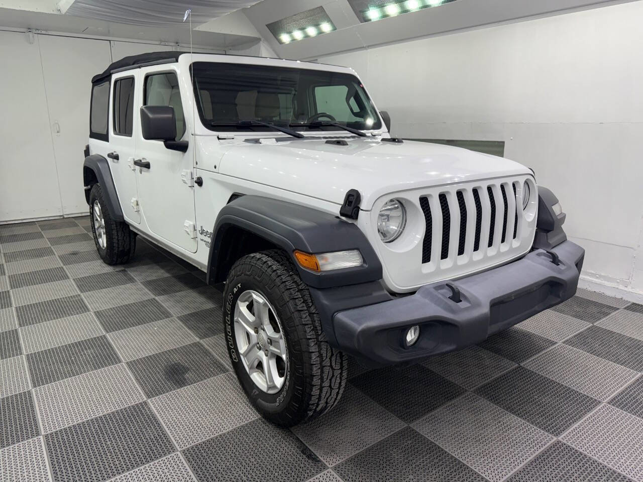 Used 2018 Jeep Wrangler Unlimited Sport S image 2