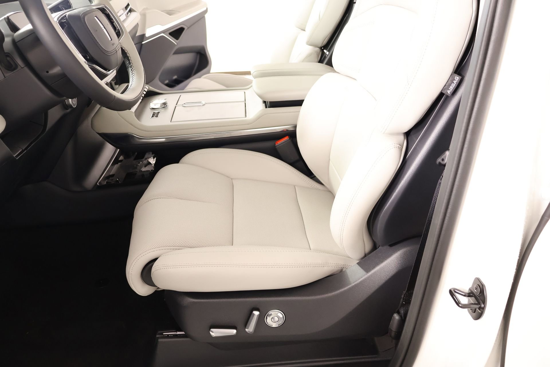 New 2026 Lincoln Navigator Premiere AWD/4WD image 12