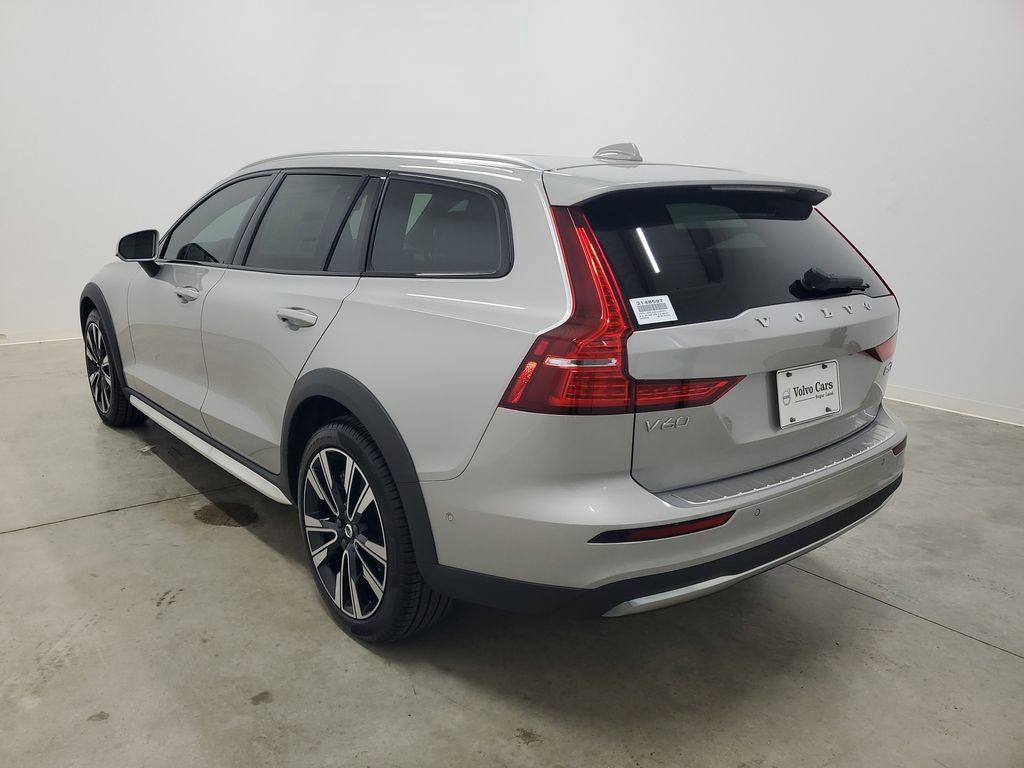 New 2025 Volvo V60 B5 Cross Country Ultra w/ Protection Package Premier image 7