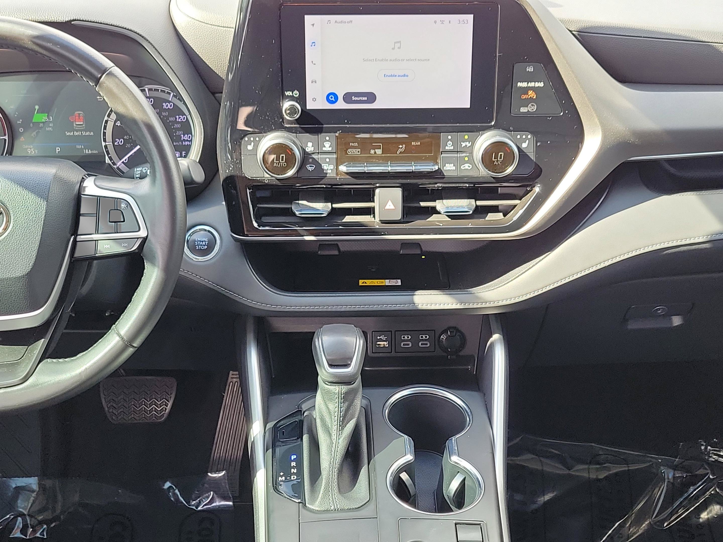 Used 2023 Toyota Highlander XLE FWD image 9