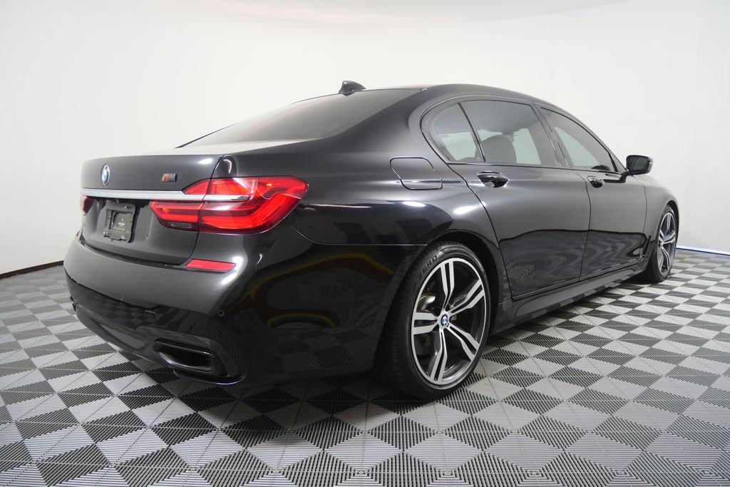 Used 2019 BMW 740i w/ M Sport Package image 3