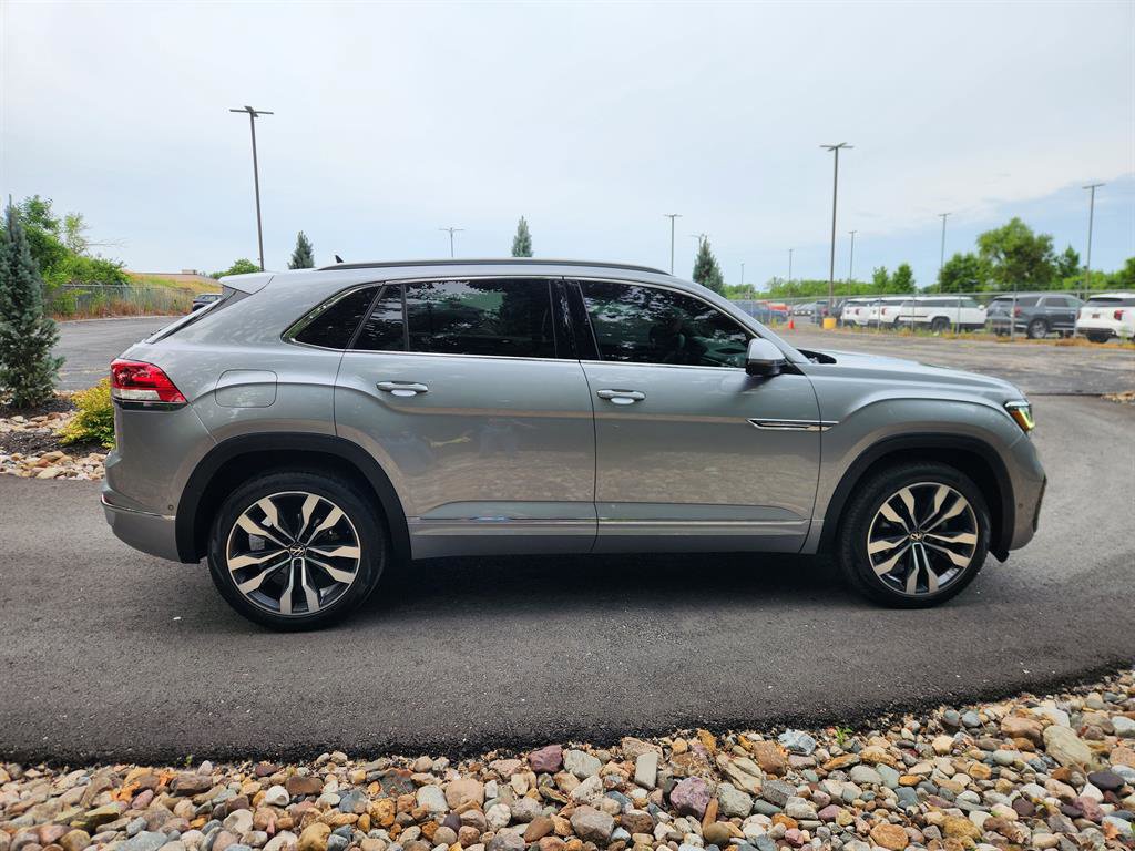 Certified 2022 Volkswagen Atlas Cross Sport SEL Premium R-Line image 6