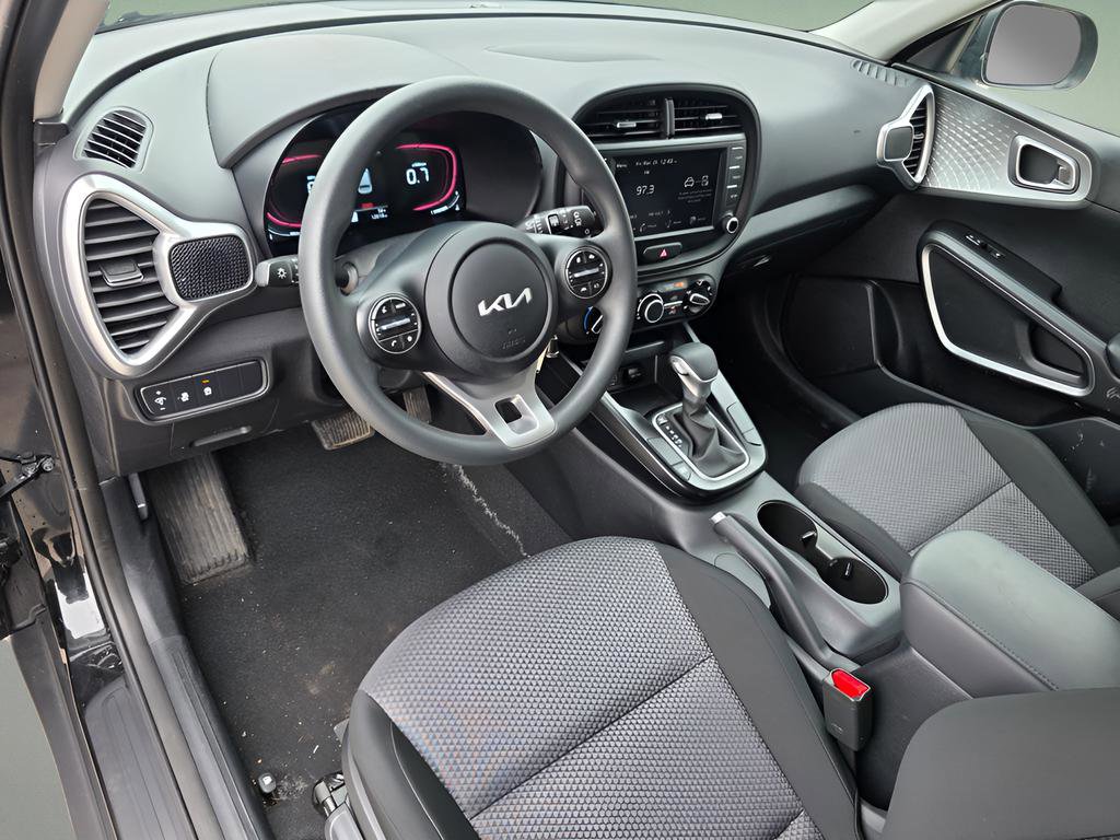 Used 2025 Kia Soul LX FWD image 20