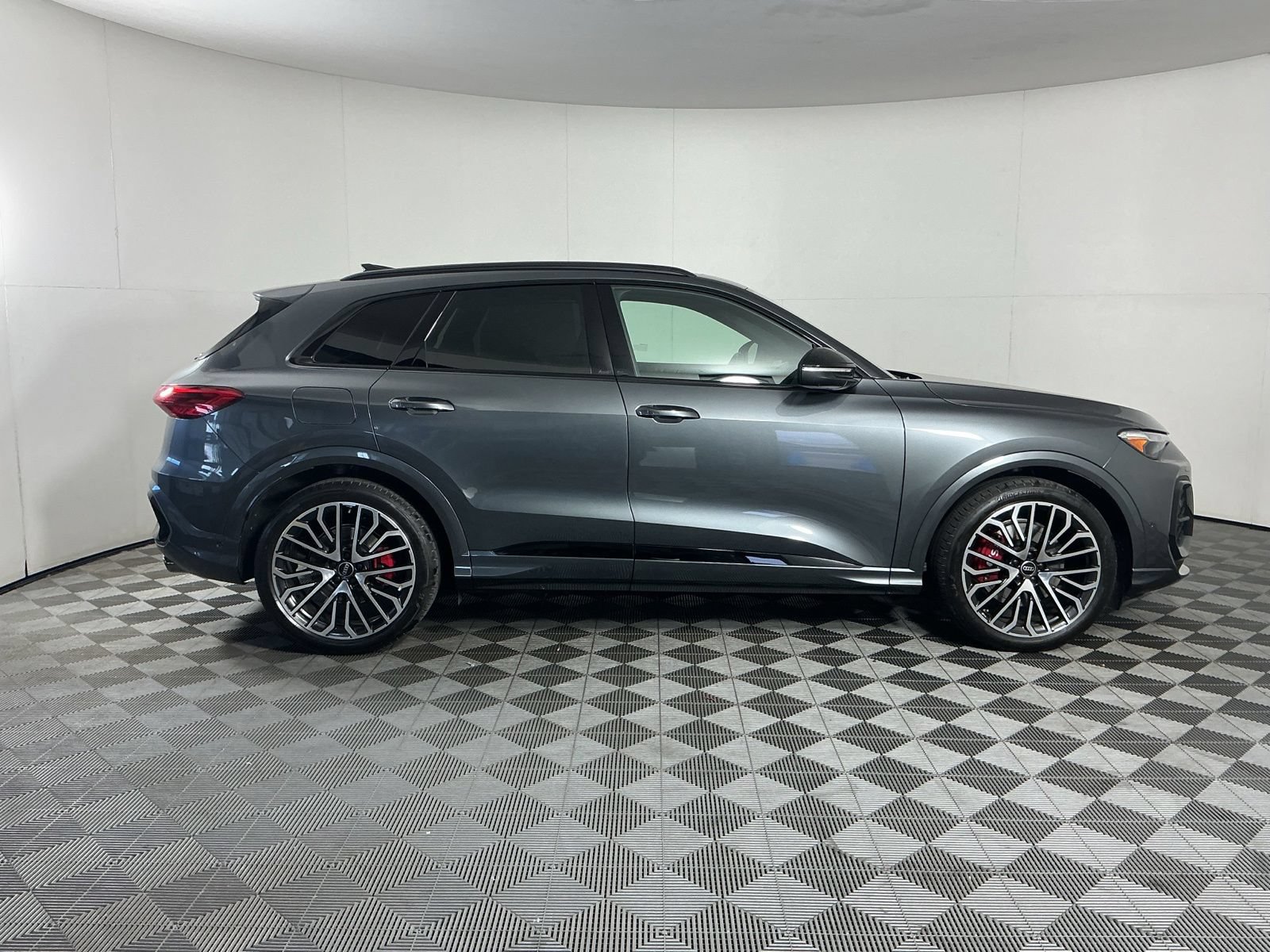 Used 2025 Audi SQ5 Premium Plus w/ Premium Plus Package AWD/4WD image 9