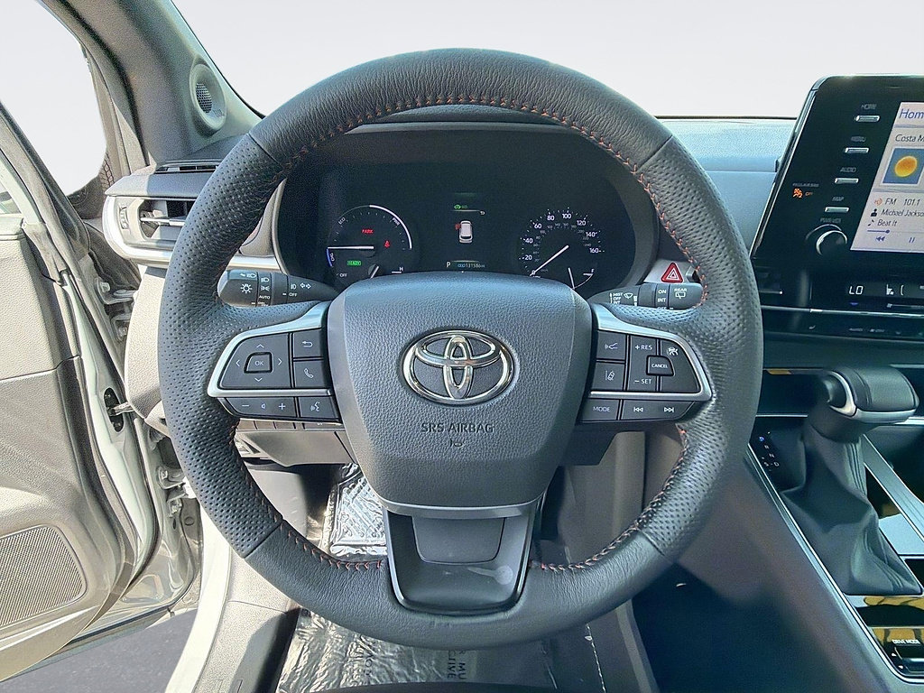 Used 2024 Toyota Sienna XSE w/ XSE Plus Package FWD image 8