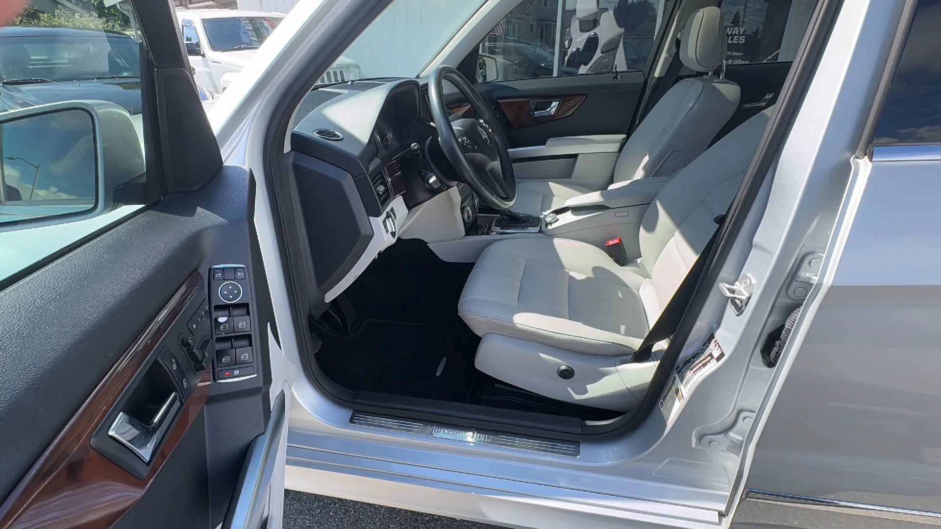 Used 2011 Mercedes-Benz GLK 350 2WD image 7