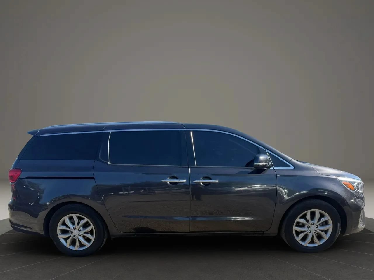 Used 2021 Kia Sedona EX w/ EX Premium Package FWD image 4