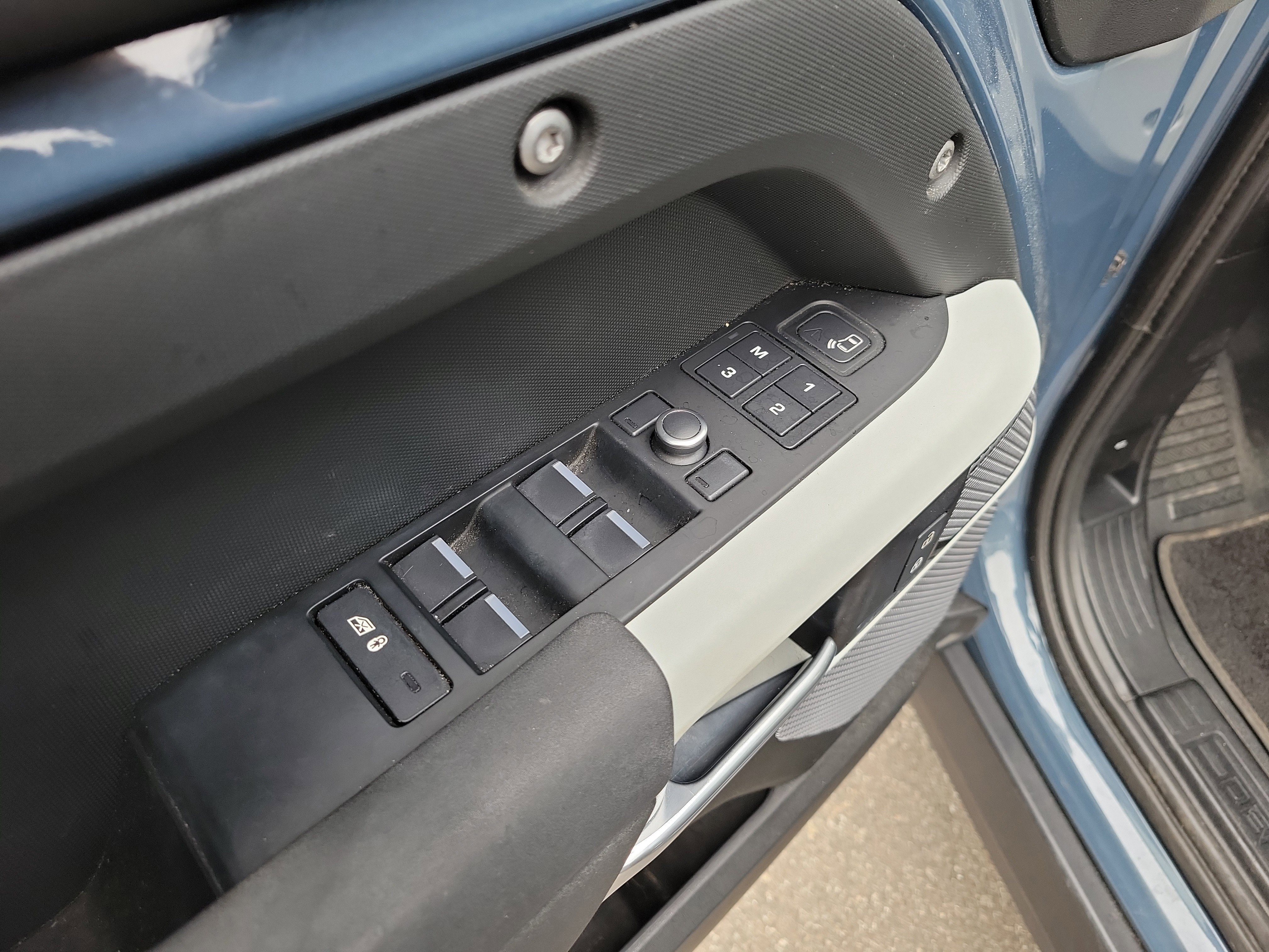 Used 2020 Land Rover Defender 110 SE image 22