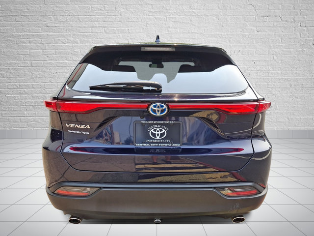 Used 2023 Toyota Venza LE AWD/4WD image 5