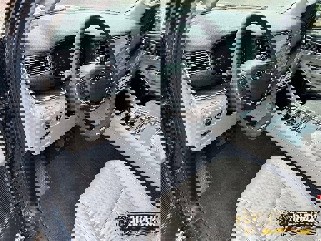 New 2024 Jeep Wagoneer L 4WD w/ HD Trailer Tow Package image 16