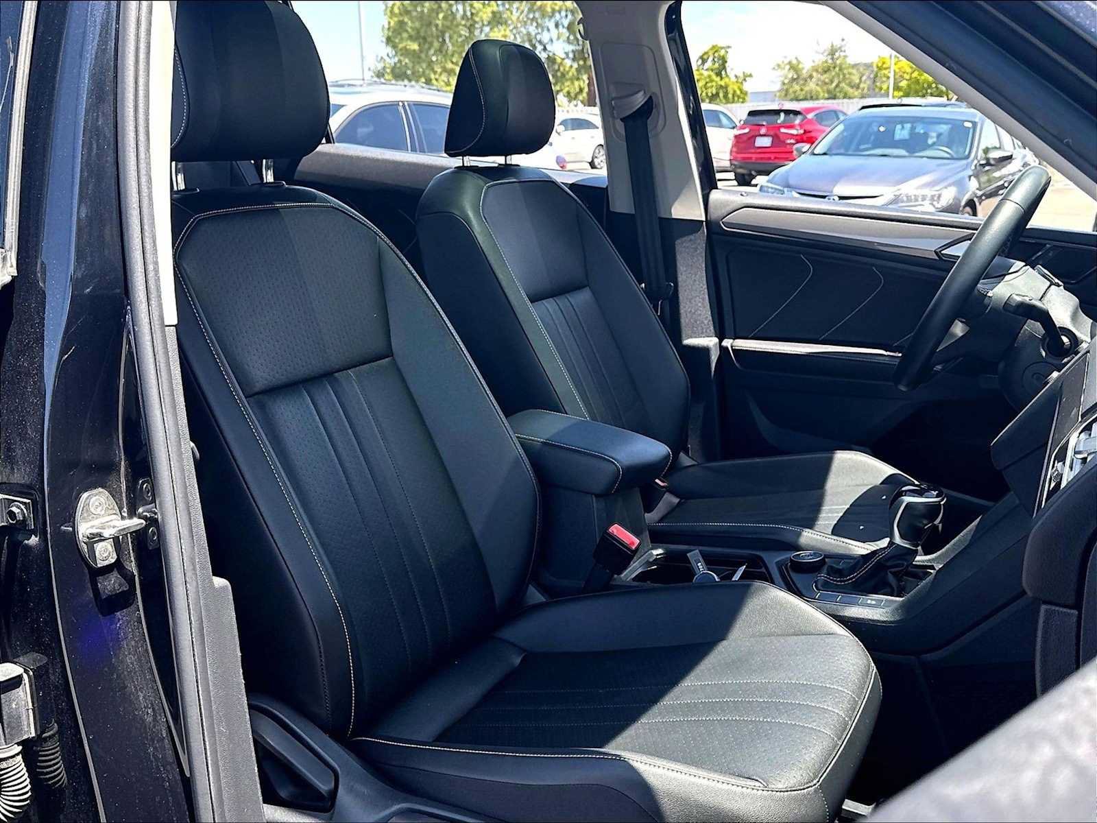 Used 2022 Volkswagen Tiguan SE AWD/4WD image 10
