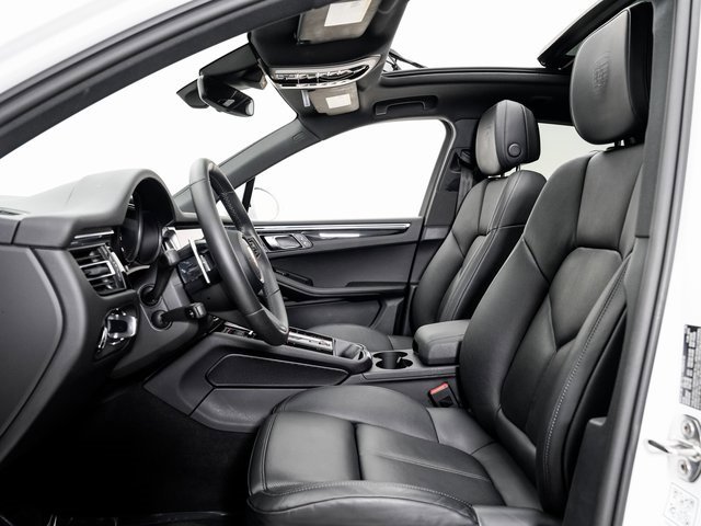 Used 2025 Porsche Macan image 6