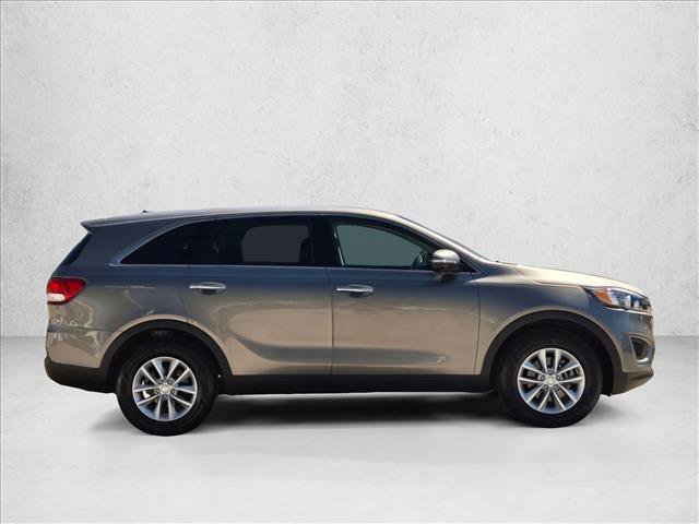 Used 2017 Kia Sorento L video 4