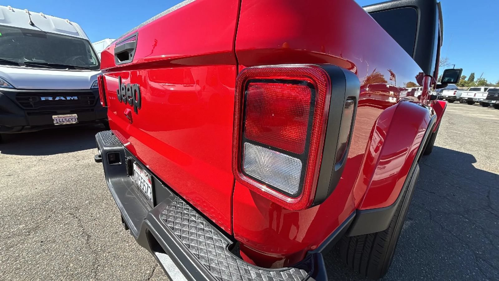 Used 2023 Jeep Gladiator Sport AWD/4WD image 48