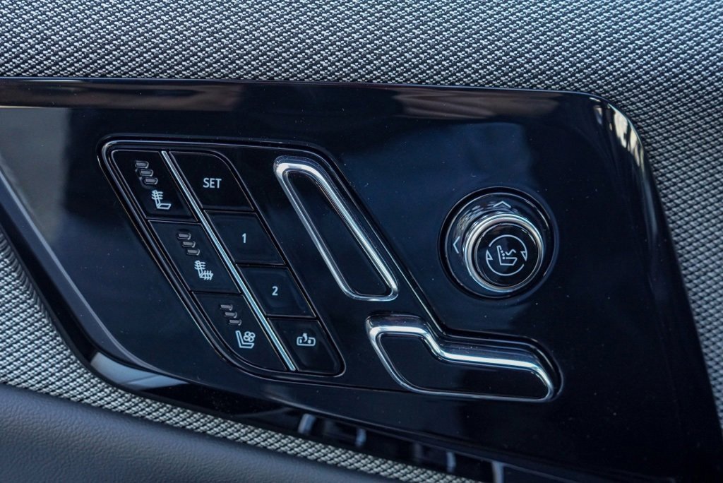 New 2026 Cadillac Optiq Sport 2 image 24