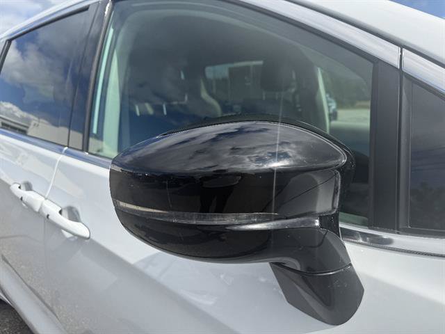 Used 2024 Chrysler Pacifica Touring-L FWD image 9