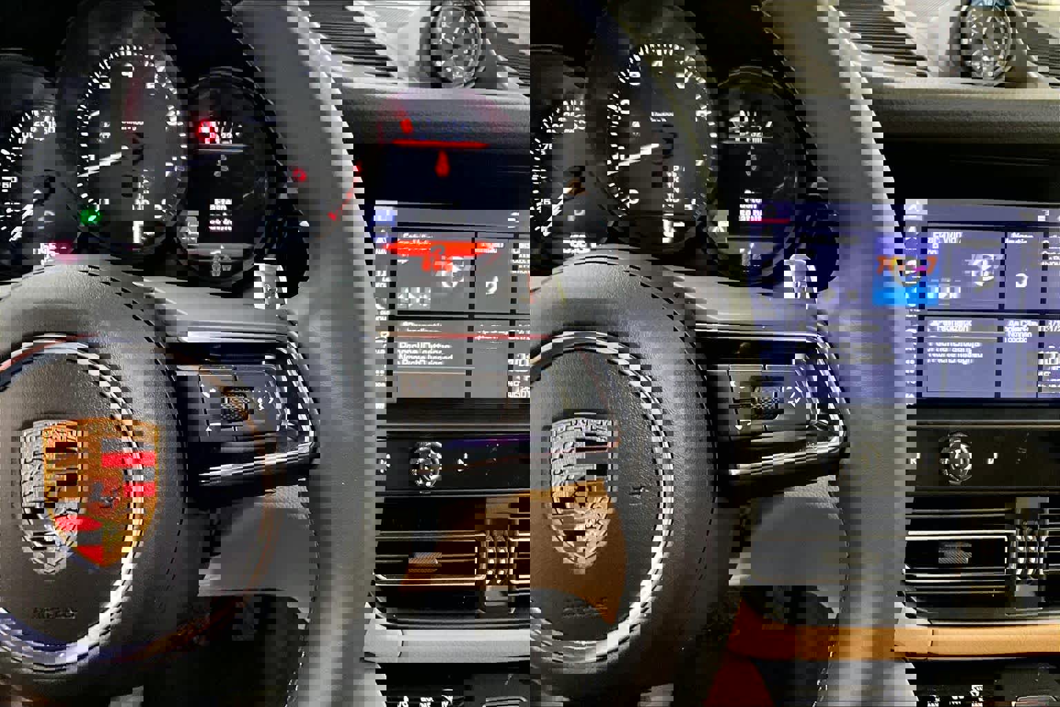 Used 2025 Porsche Macan image 24