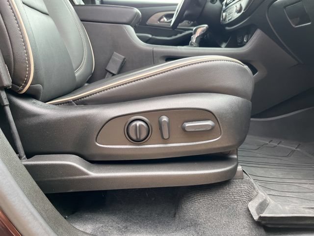 Used 2023 Chevrolet Traverse Premier w/ LPO, Floor Liner Package FWD image 53