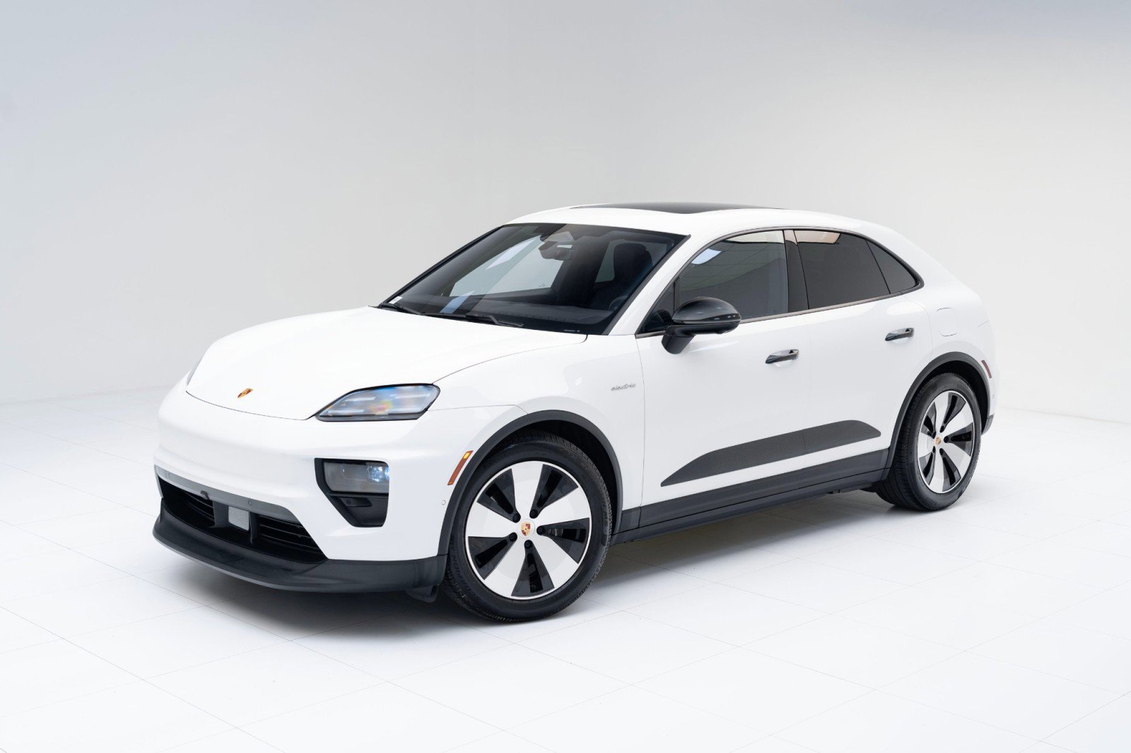 Certified 2024 Porsche Macan 4 Electric image 1
