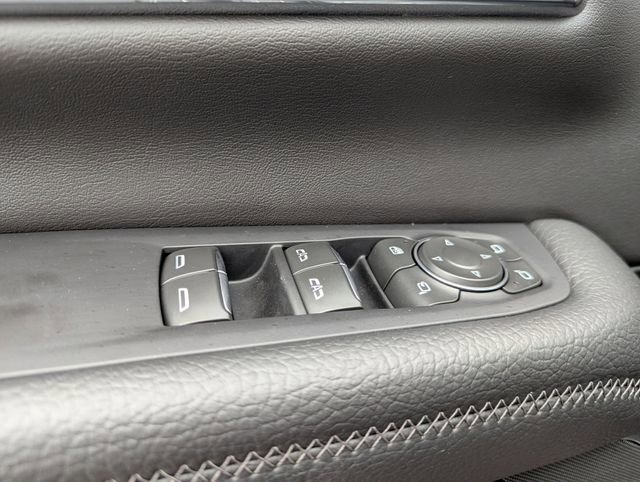 Used 2025 GMC Yukon Denali w/ Advanced Technology Package image 24