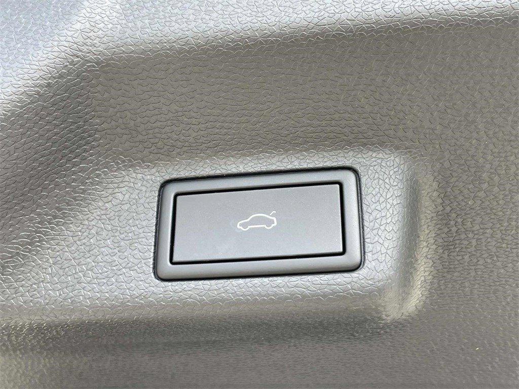 New 2025 Volkswagen ID. Buzz Pro S RWD image 16