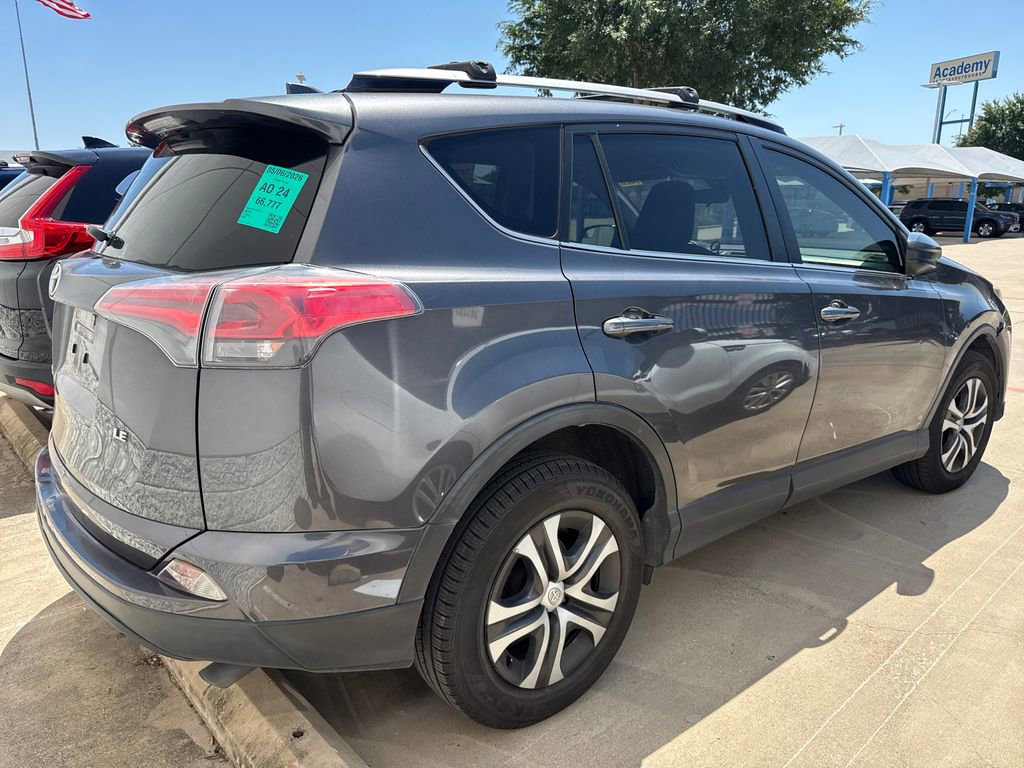 Used 2017 Toyota RAV4 LE FWD image 6