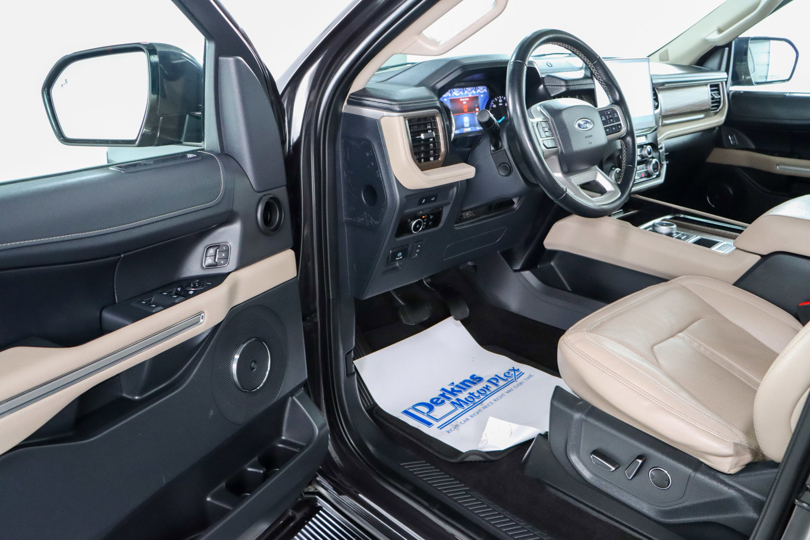 Used 2023 Ford Expedition Max Limited image 3