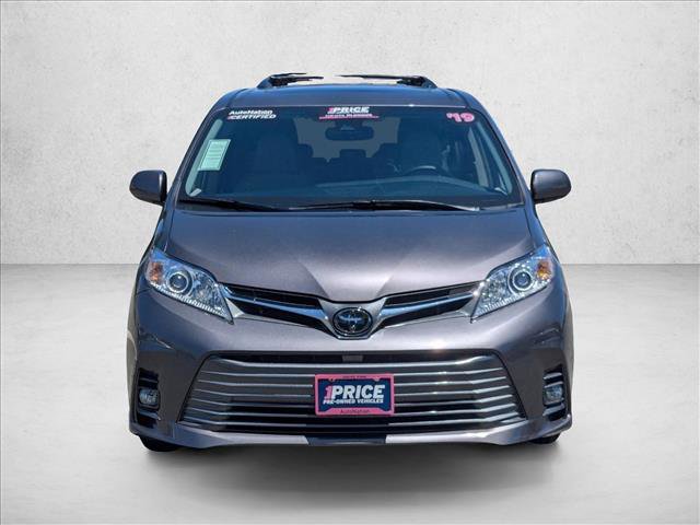 Used 2019 Toyota Sienna XLE w/ XLE Navigation Package FWD image 2