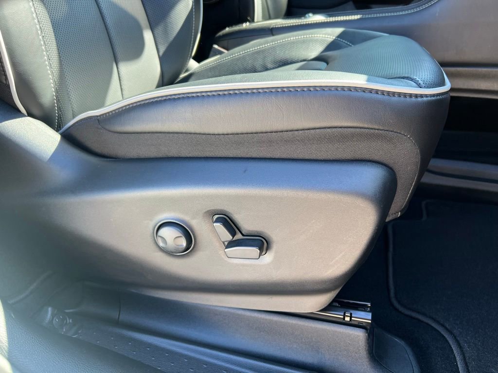 Used 2024 Chrysler Pacifica Limited w/ S Appearance Package image 20