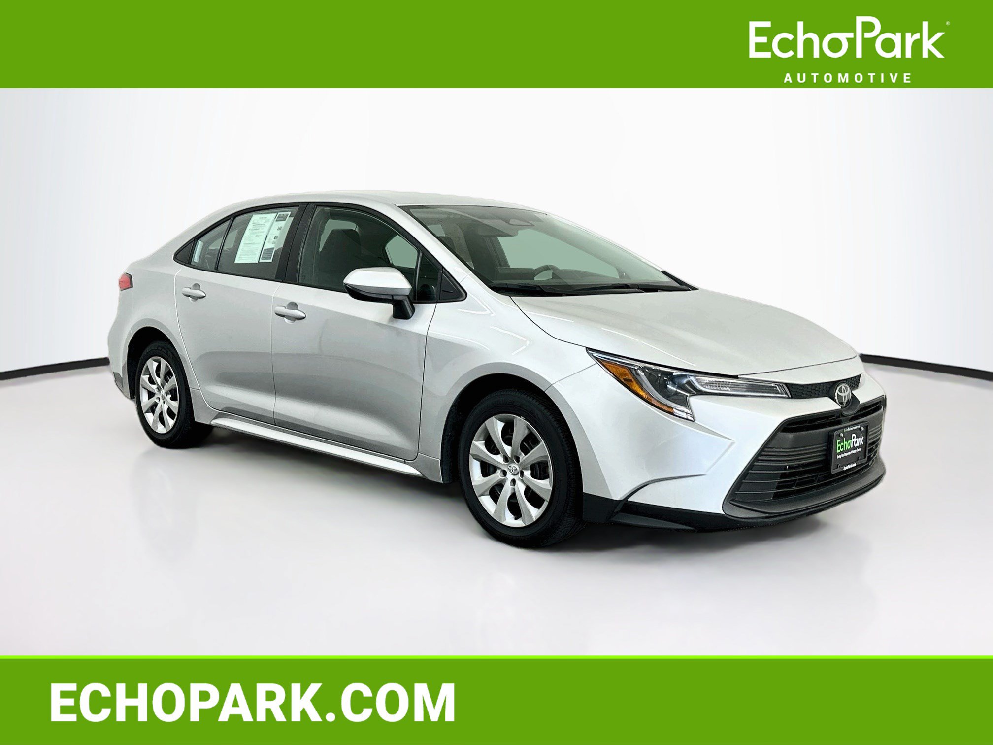 Used 2025 Toyota Corolla LE FWD image 1