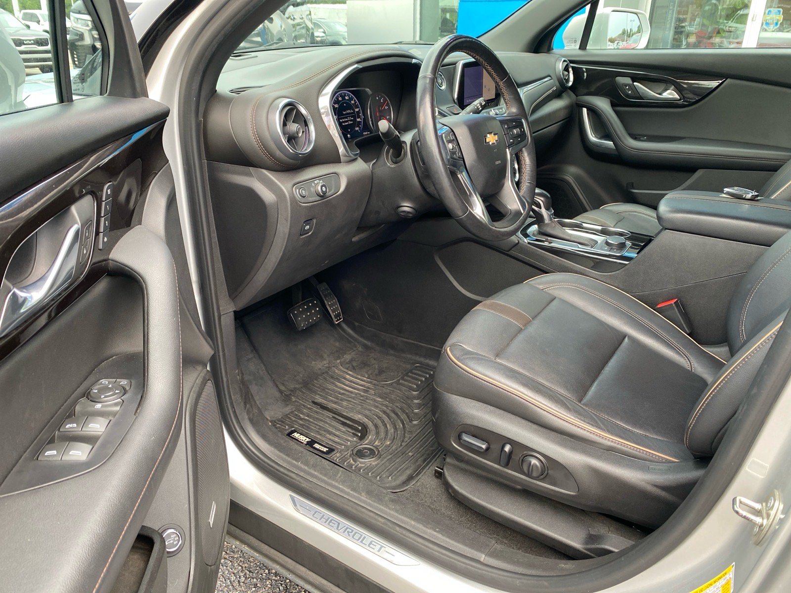 Used 2019 Chevrolet Blazer Premier w/ Sun and Wheels Package FWD image 4