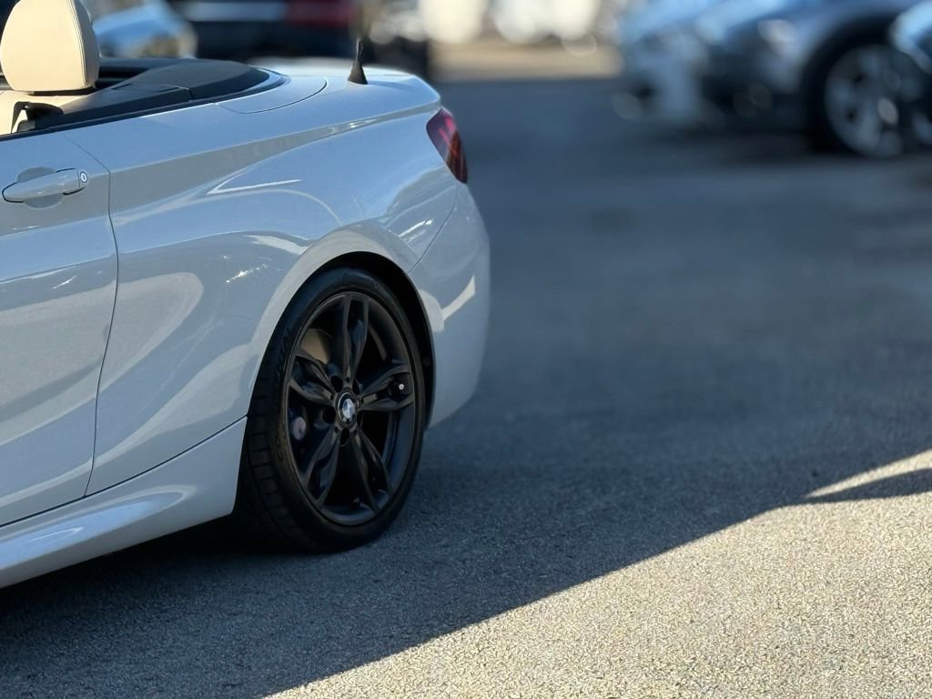 Used 2016 BMW M235i xDrive Convertible image 2