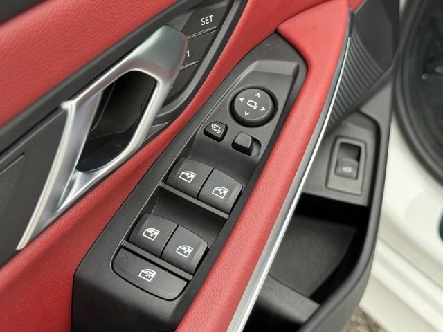 Used 2025 BMW 330i Sedan w/ M Sport Package image 18