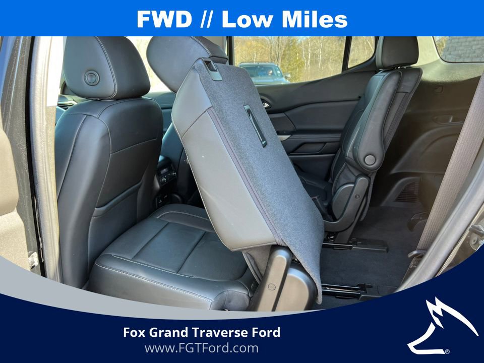 Used 2023 GMC Acadia SLT image 5