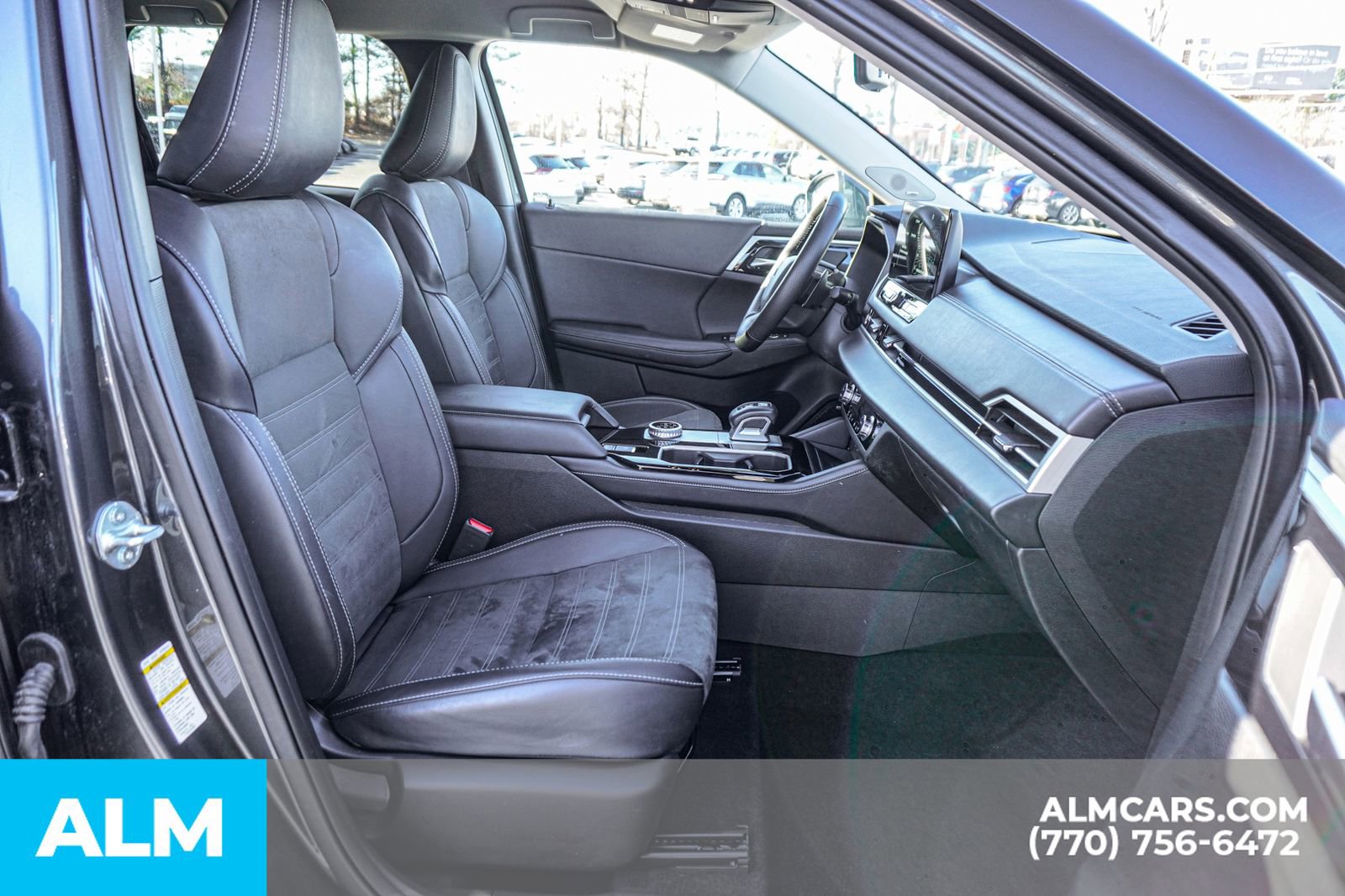 Used 2025 Mitsubishi Outlander SE image 24