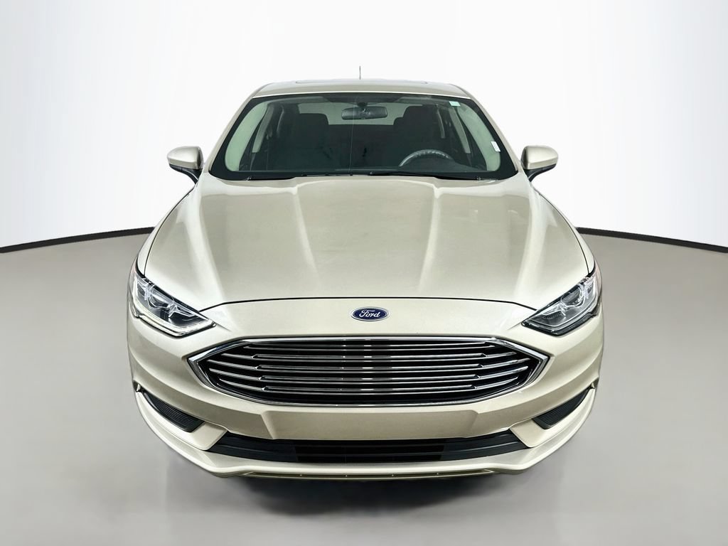 Used 2017 Ford Fusion SE w/ Fusion SE Technology Package FWD image 2